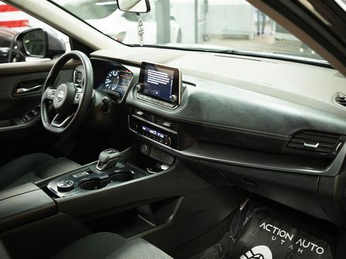 Used 2023 Nissan Rogue SV image 14