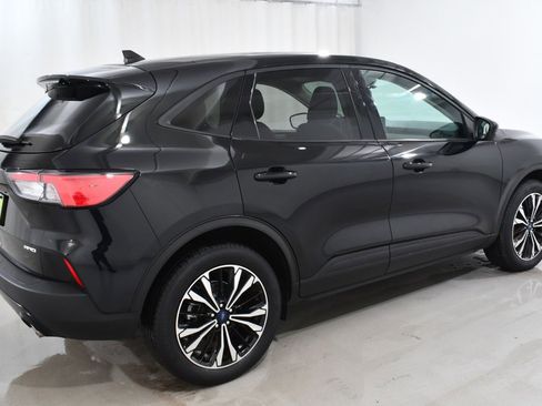 Used 2022 Ford Escape SE w/ SE Sport Appearance Package image 11