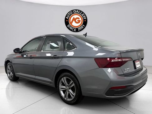 Used 2024 Volkswagen Jetta SE FWD image 5
