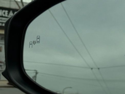 Used 2025 Toyota Prius LE image 9