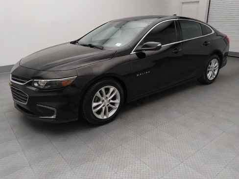 Used 2017 Chevrolet Malibu LT FWD image 2