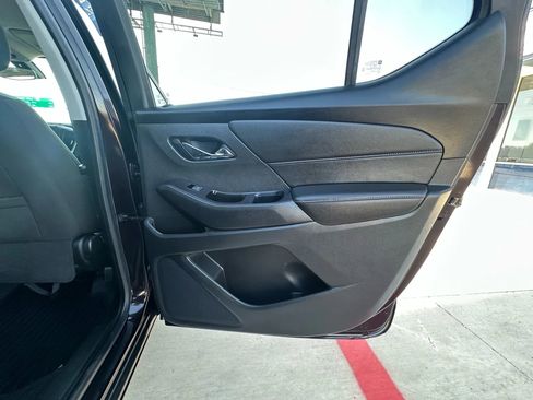 Used 2020 Chevrolet Traverse LT image 38