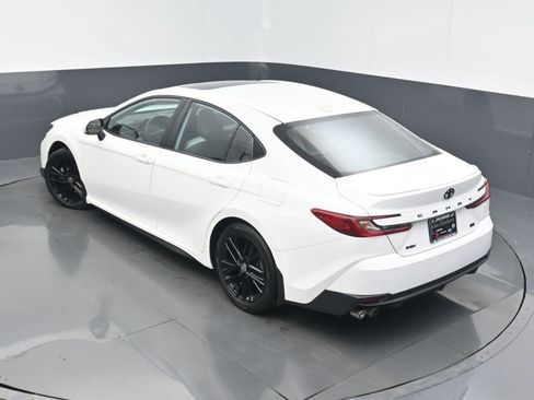 Used 2025 Toyota Camry SE w/ Convenience Package image 41