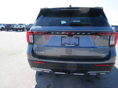 New 2026 Ford Explorer Active w/ Active Comfort Package image 6