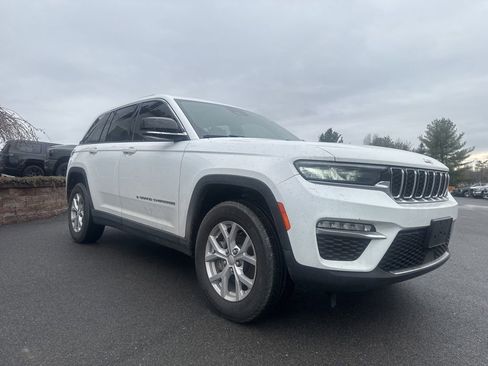 Used 2023 Jeep Grand Cherokee Limited AWD/4WD image 10