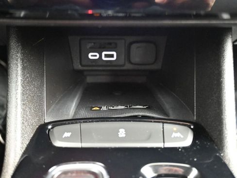 Used 2022 Chevrolet Bolt EUV LT image 28