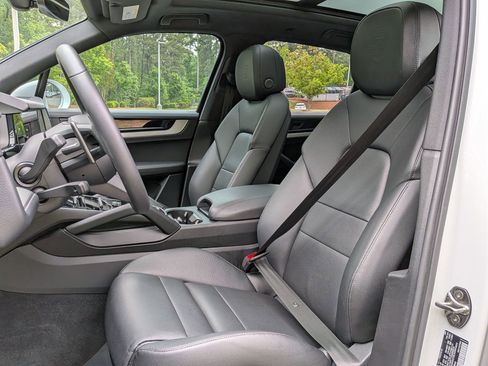 Certified 2025 Porsche Cayenne AWD/4WD image 5