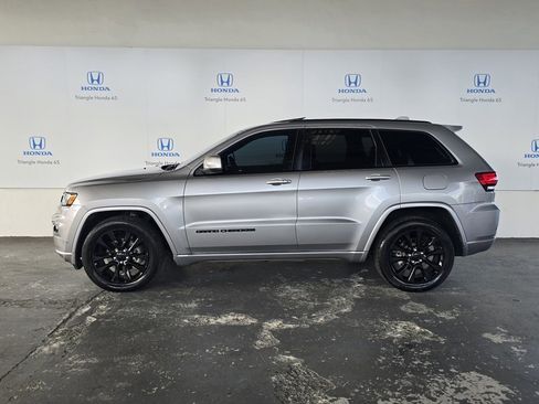 Used 2019 Jeep Grand Cherokee Altitude image 3