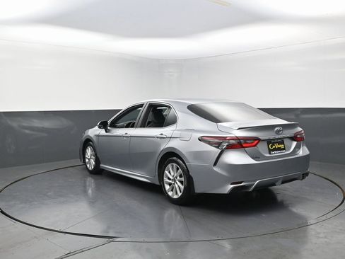 Used 2021 Toyota Camry SE image 7