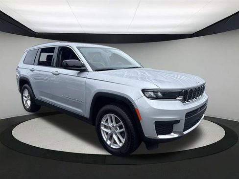 Used 2023 Jeep Grand Cherokee L Laredo image 4