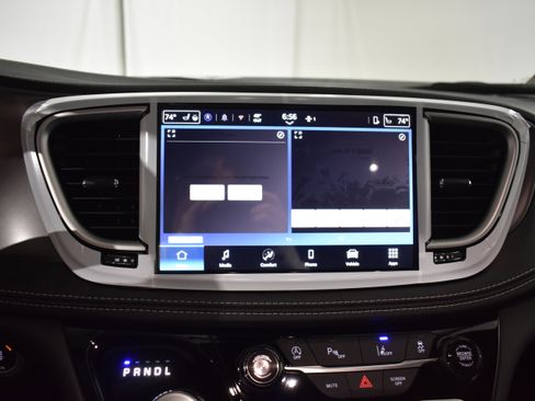 New 2026 Chrysler Pacifica Select image 17