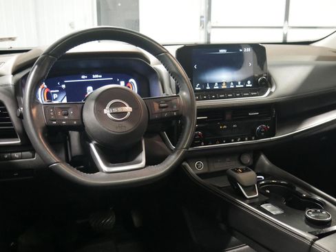 Used 2022 Nissan Rogue Platinum w/ Head-Up Display Package image 13