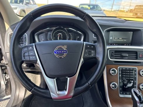 Used 2017 Volvo S60 T5 Inscription Platinum image 8