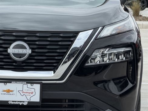 Used 2023 Nissan Rogue SV image 9