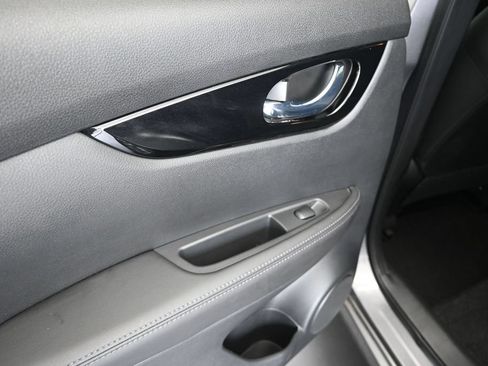 Used 2022 Nissan Rogue Sport SV FWD image 15