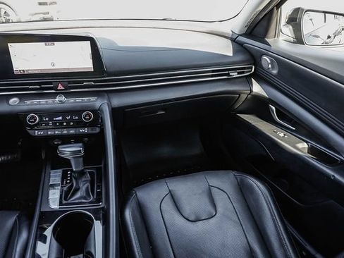Used 2021 Hyundai Elantra Limited FWD image 18