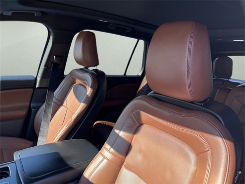 Used 2023 Lincoln Aviator Reserve image 8