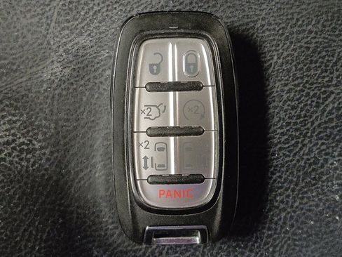 Used 2017 Chrysler Pacifica Touring-L Plus FWD image 32