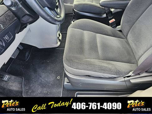 Used 2019 Dodge Grand Caravan SE w/ UConnect Hands-Free Group image 20