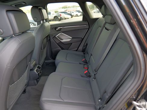 Certified 2025 Audi Q3 2.0T Premium Plus w/ Premium Plus Package image 28