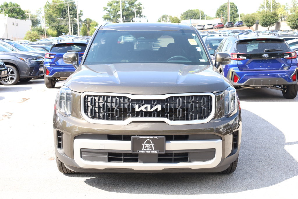 Used 2023 Kia Telluride EX w/ EX Captain's Chair Package AWD/4WD image 4
