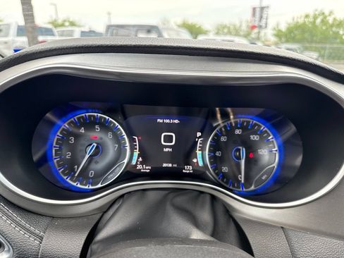 Used 2023 Chrysler Pacifica Limited w/ S Appearance Package FWD image 26