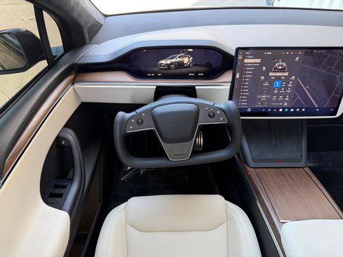 Used 2022 Tesla Model X AWD/4WD image 6