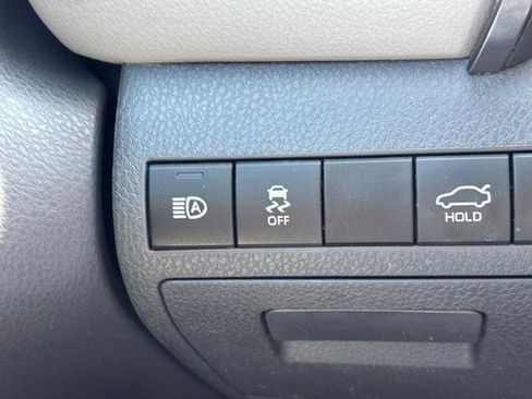Used 2020 Toyota Camry XLE FWD image 22