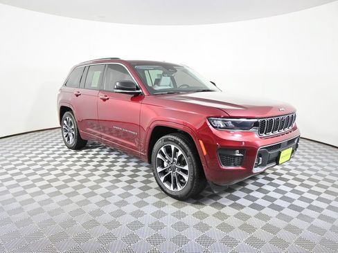 Used 2023 Jeep Grand Cherokee Overland w/ Advanced Protech Group III AWD/4WD image 9