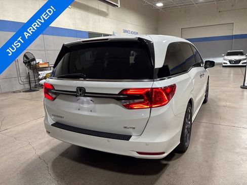 Used 2023 Honda Odyssey Elite image 3