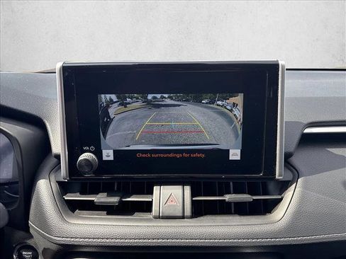 Used 2025 Toyota RAV4 XLE FWD image 15