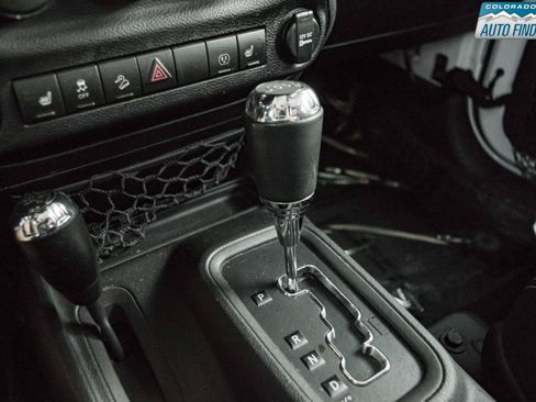 Used 2015 Jeep Wrangler Unlimited Sahara AWD/4WD image 17