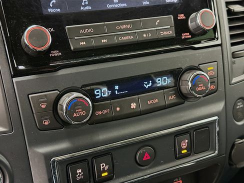 Used 2024 Nissan Titan SV w/ SV Convenience Package image 23