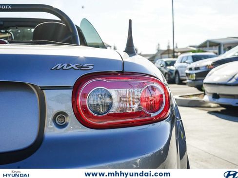Used 2015 MAZDA MX-5 Miata Grand Touring w/ Premium Package RWD image 16