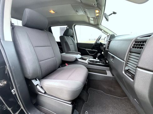 Used 2015 Nissan Titan SV w/ SV Value Truck Package image 16