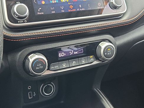 Used 2018 Nissan Kicks SR image 24