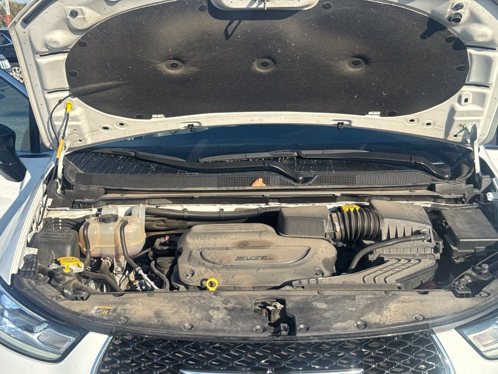 Used 2024 Chrysler Pacifica Touring-L FWD image 22