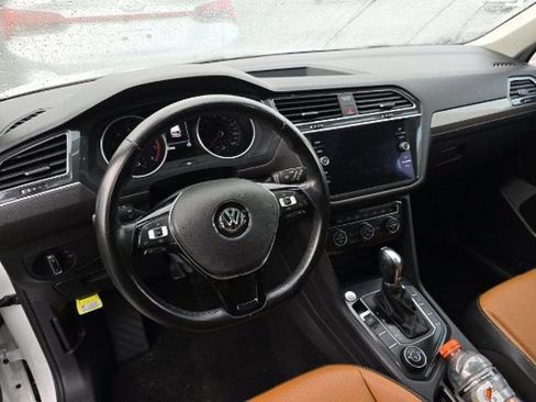 Used 2019 Volkswagen Tiguan SE w/ Panoramic Sunroof Package image 8