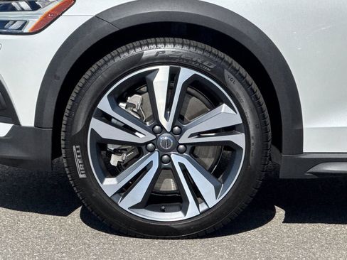 Certified 2026 Volvo V60 B5 Cross Country Plus w/ Climate Package AWD/4WD image 33