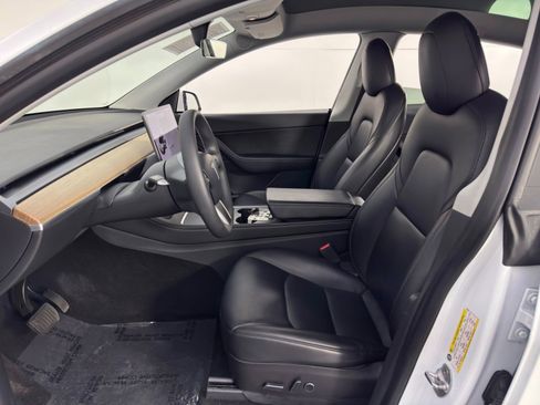 Used 2021 Tesla Model Y Long Range image 17