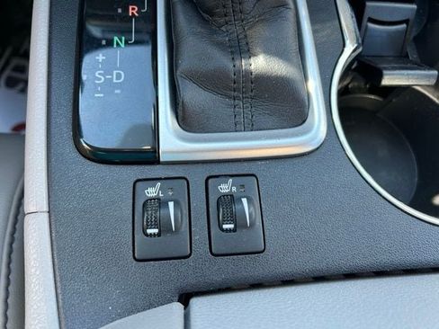 Used 2018 Toyota Highlander XLE AWD/4WD image 31