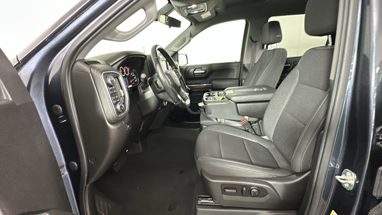 Used 2022 Chevrolet Silverado 1500 RST AWD/4WD image 13