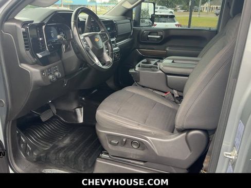 Used 2025 Chevrolet Silverado 2500 LT w/ Convenience Package AWD/4WD image 9