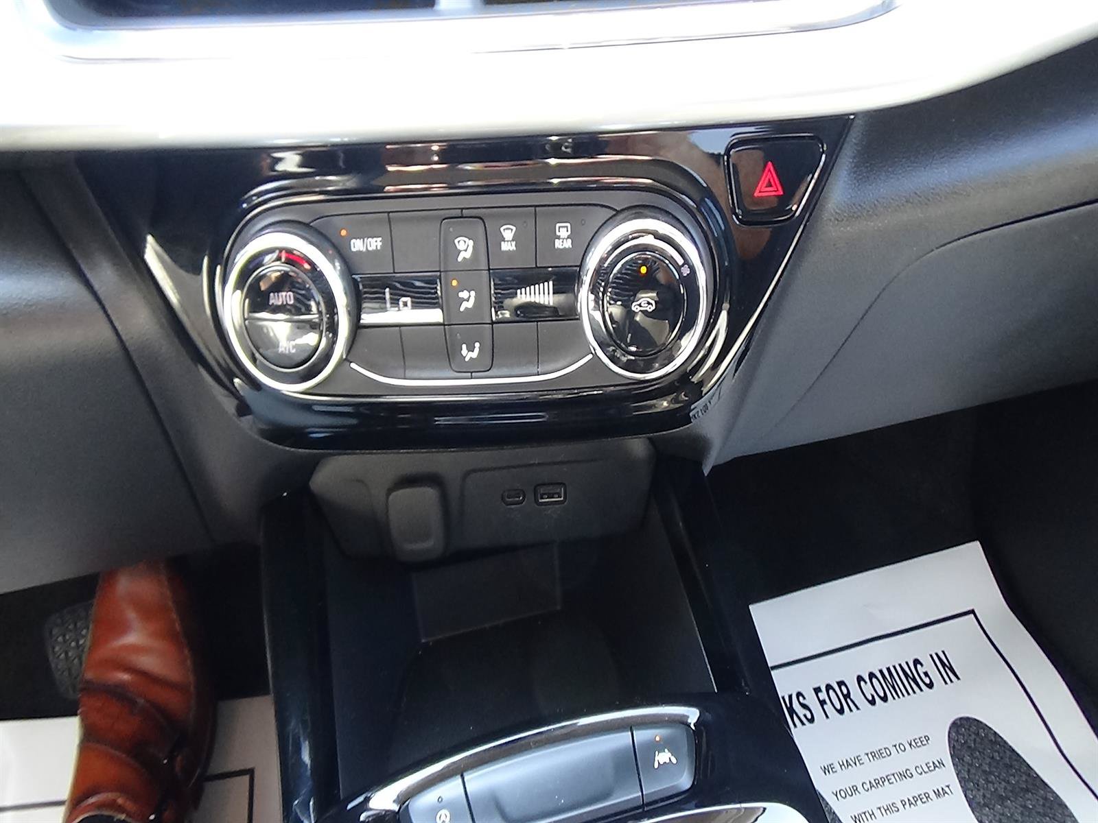 Used 2025 Chevrolet Trax LT FWD image 27
