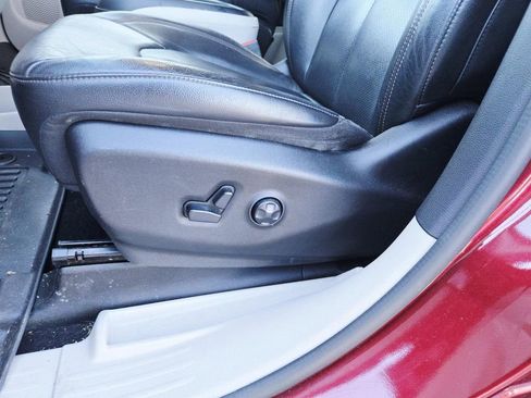 Used 2020 Chrysler Pacifica Touring-L image 38