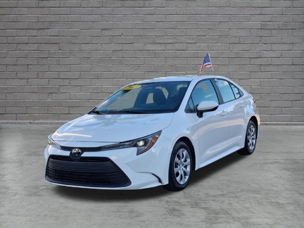 Used 2025 Toyota Corolla LE FWD image 3