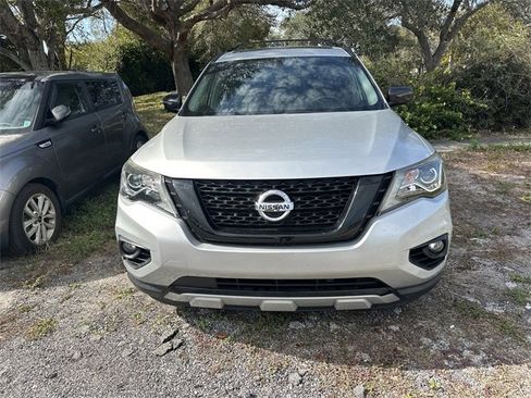 Used 2020 Nissan Pathfinder SL image 2