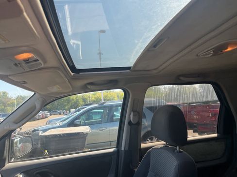 Used 2004 Ford Escape XLT image 22