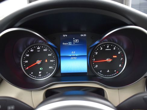 Used 2022 Mercedes-Benz GLC 300 4MATIC image 12