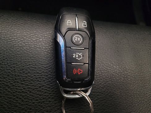 Used 2016 Lincoln MKX Premiere image 32